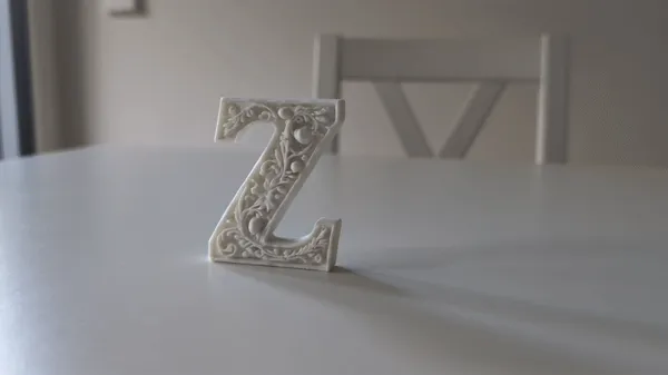 Lettre Z murale florale style plâtre