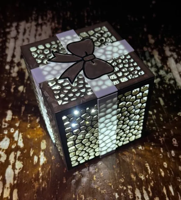 VORONOI LAMP "CHRISTMAS BOX"