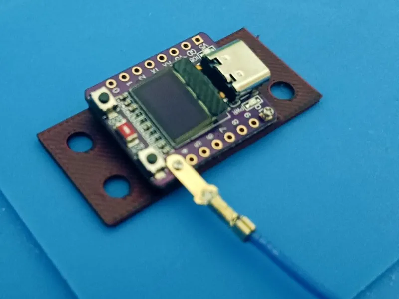 ESP32-C3 OLED 0.42" Solderless Mounting Base
