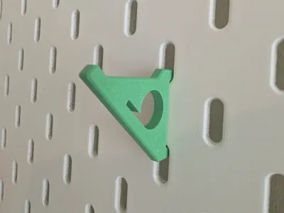 Universal triangle hook for IKEA skadis pegboard