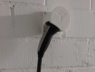 Tesla Typ 2 Wandhalterung quer