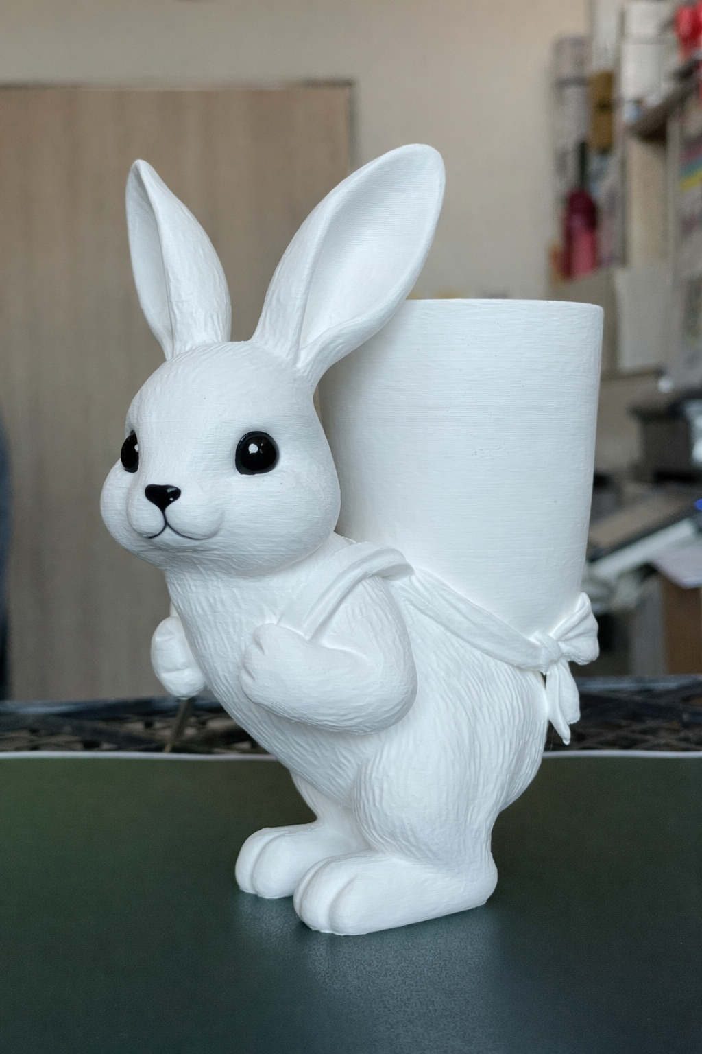 Miniatura 2 do modelo 3D Easter bunny worker