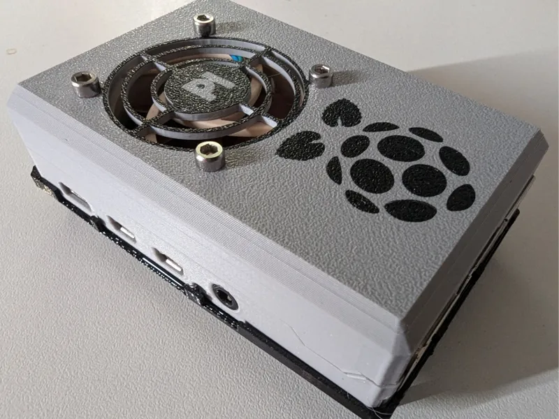 PI4 case with fan support (remix from iSikkel's)