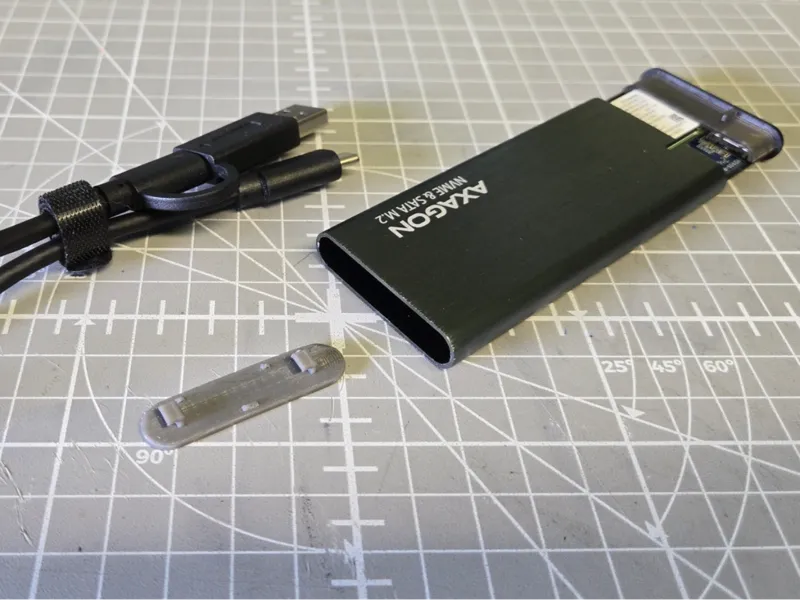 Back cover with latches for USB-C AXAGON enclosure