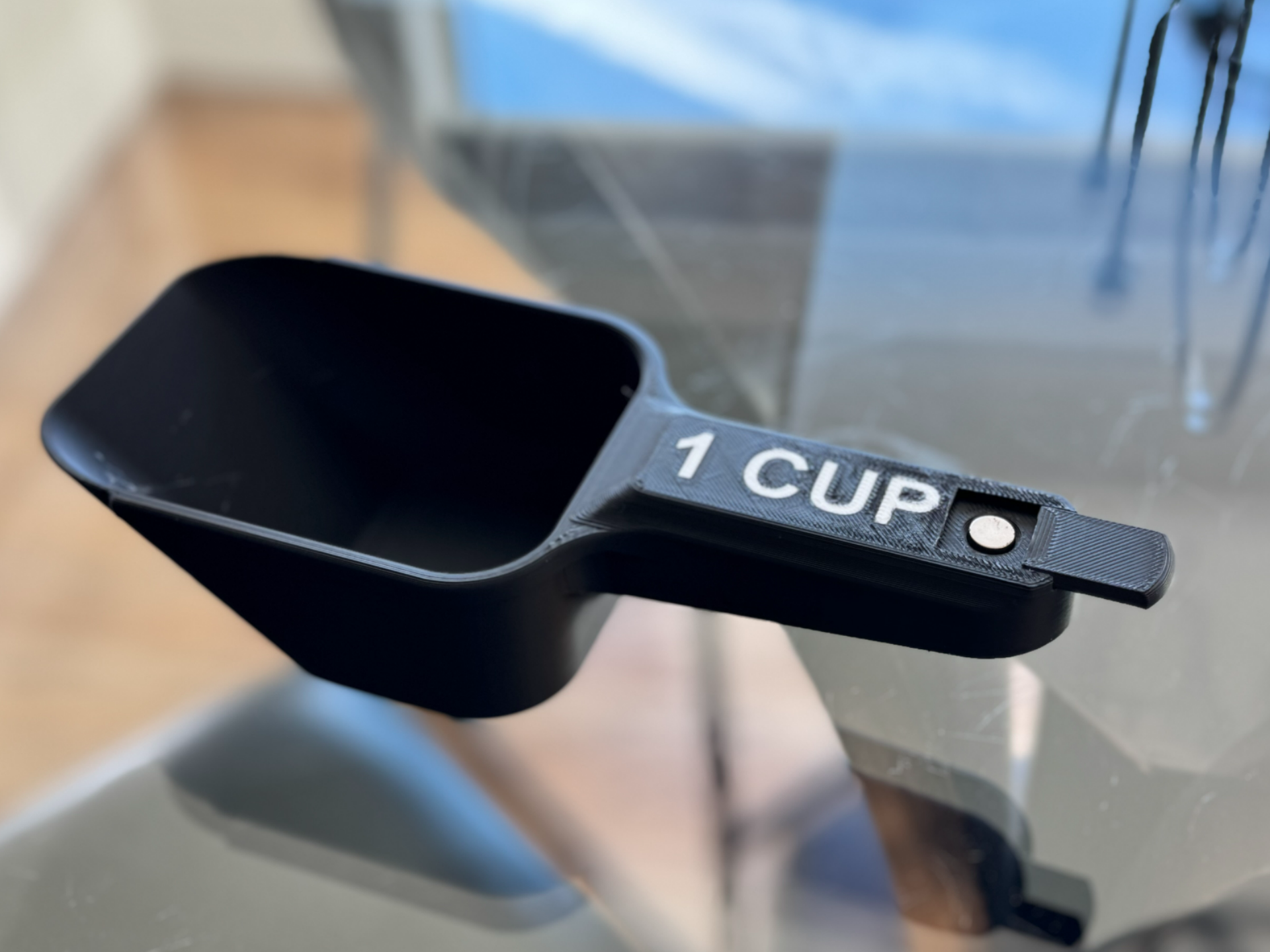 1 Cup Scoop with Mag Handle: fits Simple Human Bin