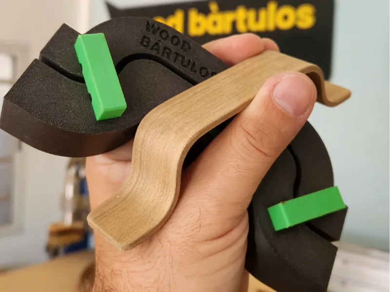 Molde para tiradores de chapa de madera