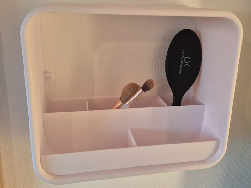 Wall shelf makeup insert