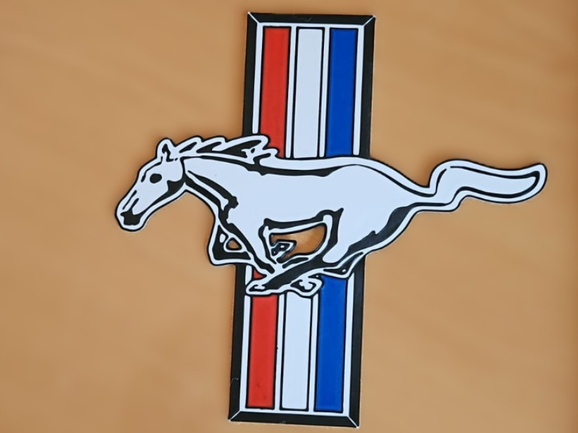Ford Mustang logo decoracion