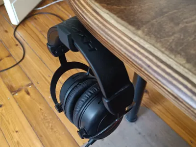 Simple slide-away headset holder