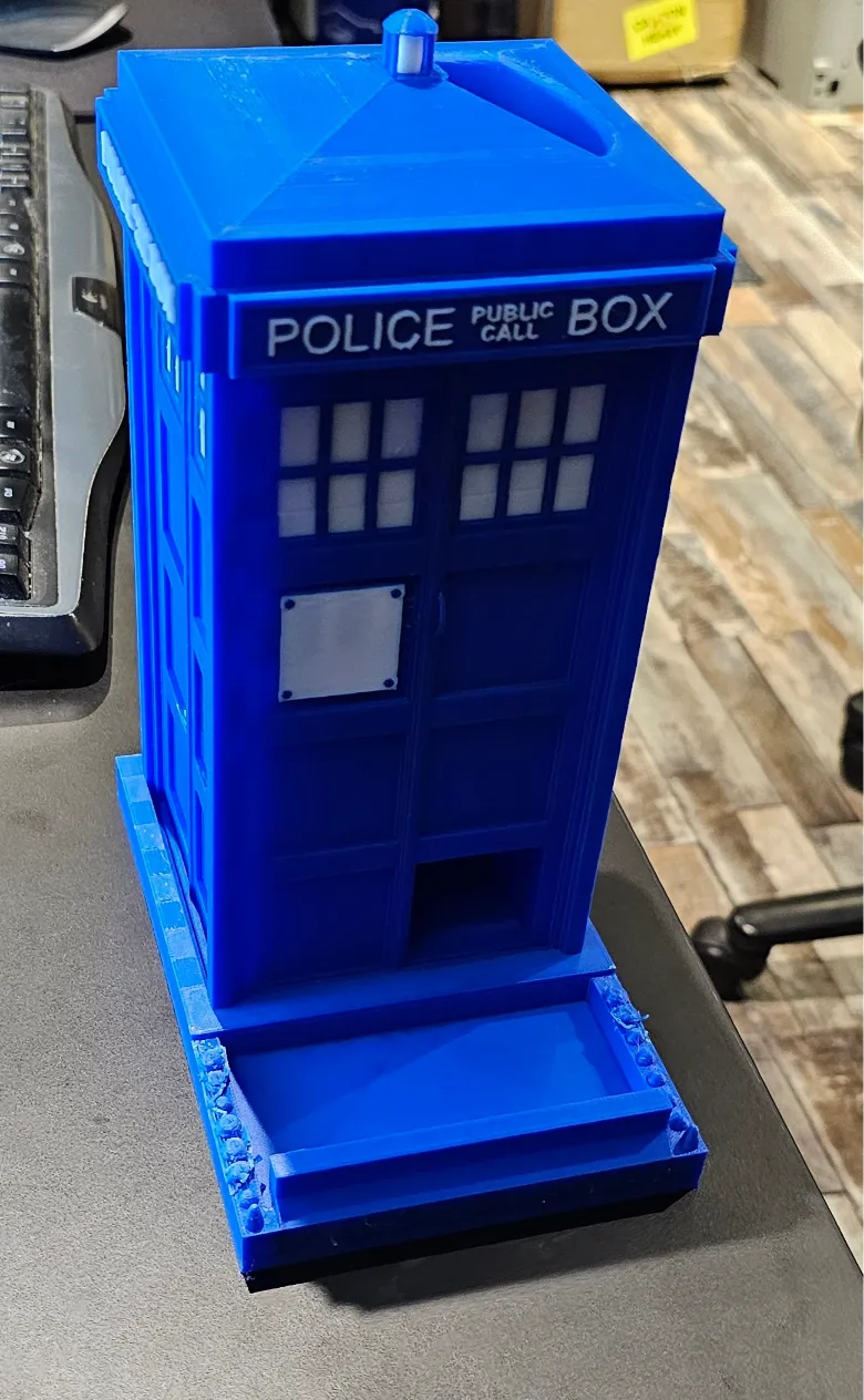 Tardis DIce Tray w/ tray ( supported mine is )