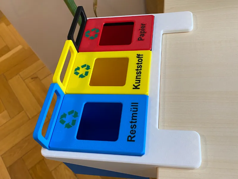 Modularer Tischmülleimer mit Halterung