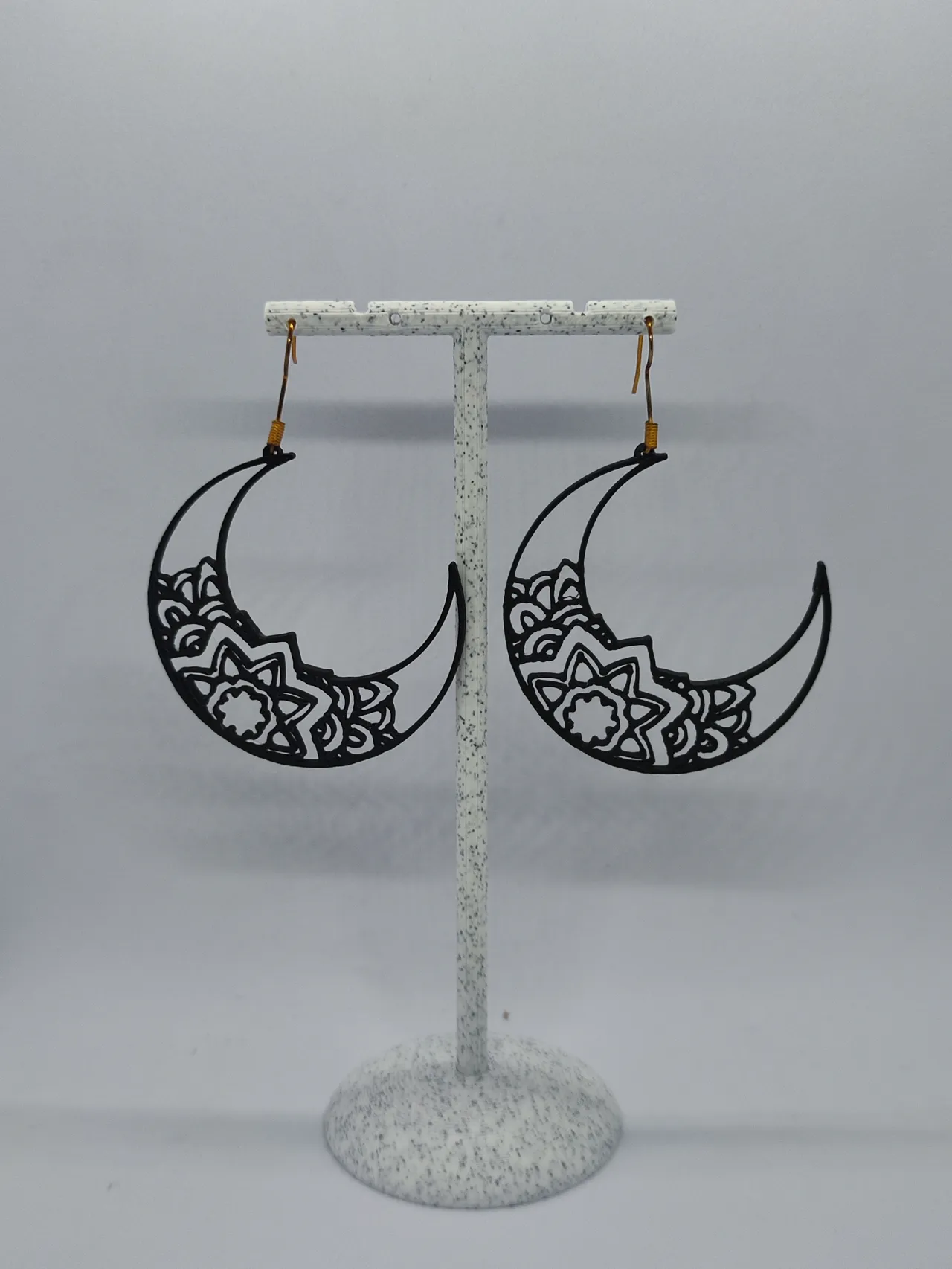 Aretes Lunas Florales view 2