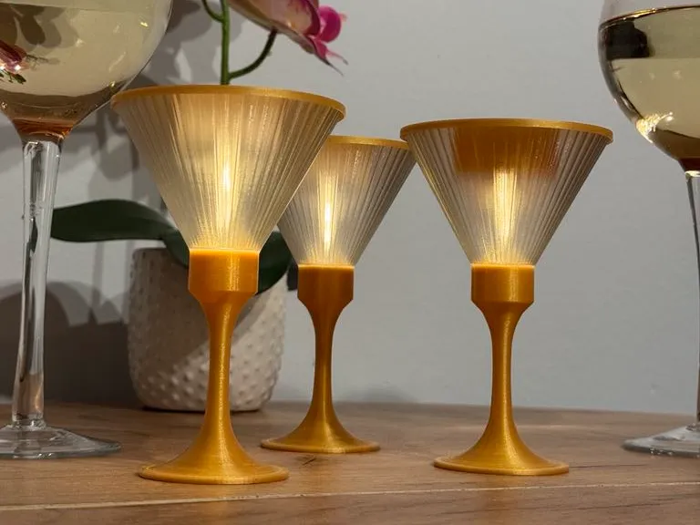 Elegant tealight lamp in the shape of a glass