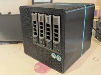 使用戴尔硬盘支架的极简风格的ITX(170*170)4盘位NAS机箱（兼容问号机箱内架）