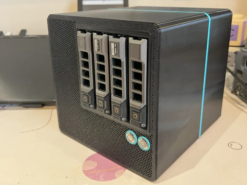 使用戴尔硬盘支架的极简风格的ITX(170*170)4盘位NAS机箱（兼容问号机箱内架）