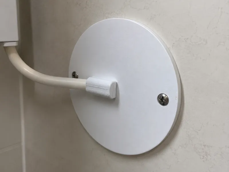 Cache sortie de câble propre et discret