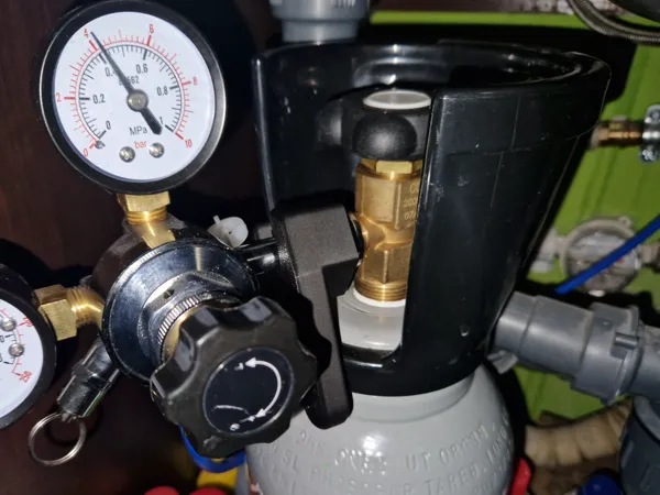 Clé pour bouteille de CO2 27 mm