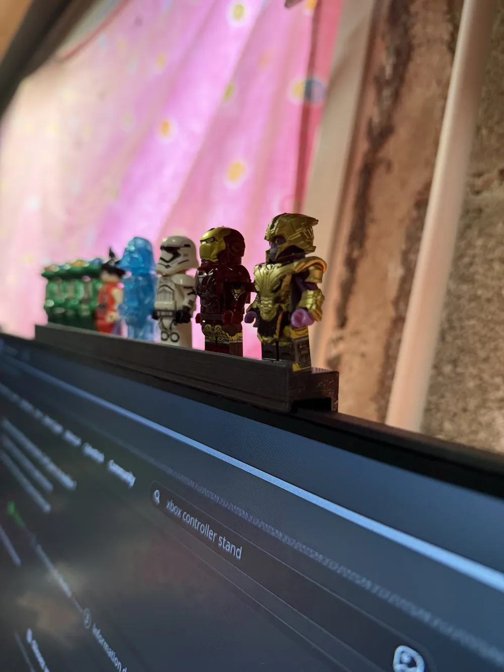 Minifigure holder for Msi computer monitor - Free 3D Print Model ...