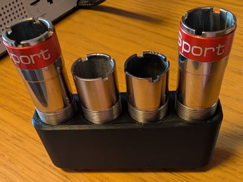Compact shotgun choke holder