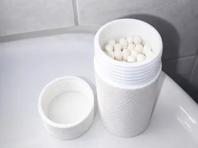 Q-Tube Mini – the elegant Q-Tip travel container