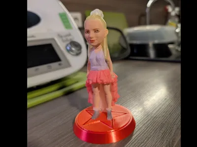 Nadine in pink