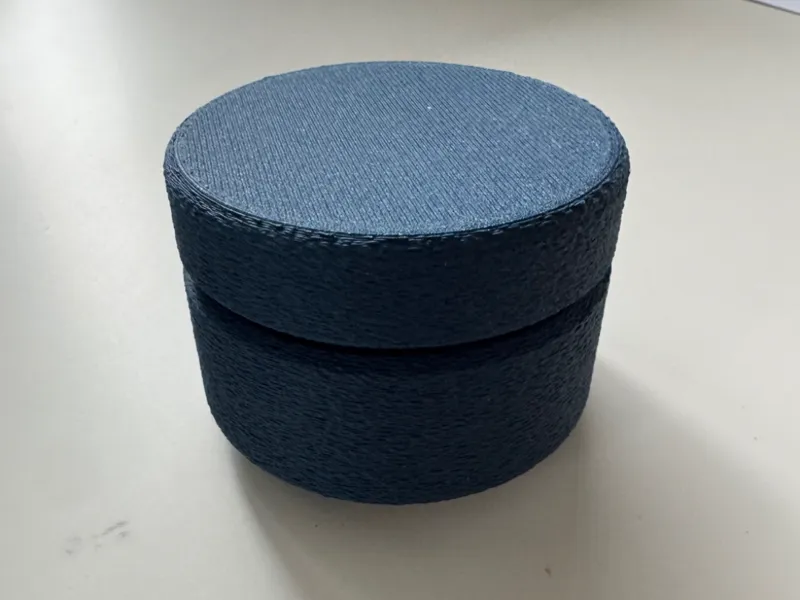 Simple threaded container