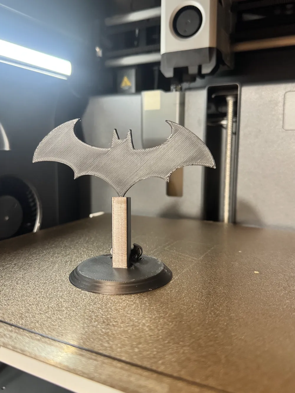 Batman Arkham Logo & Display Stand - Free 3D Print Model - MakerWorld