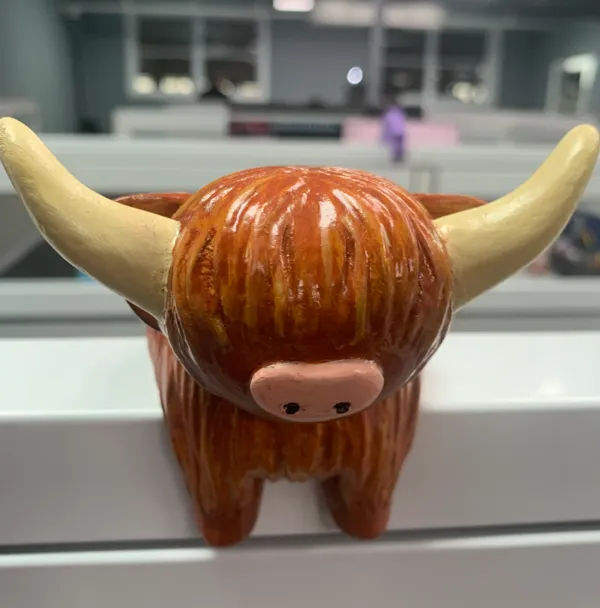 Portemanteau vache des Highlands pour cloison de bureau