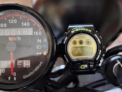 G-Shock mount for mororcycle Speedometer