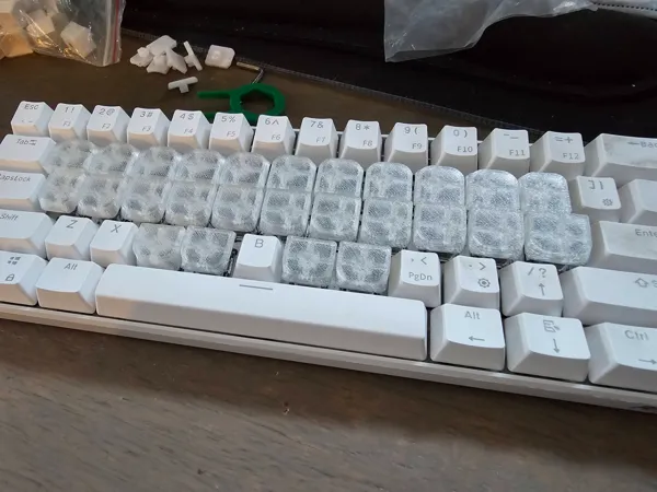 Touches basses pour clavier sténo