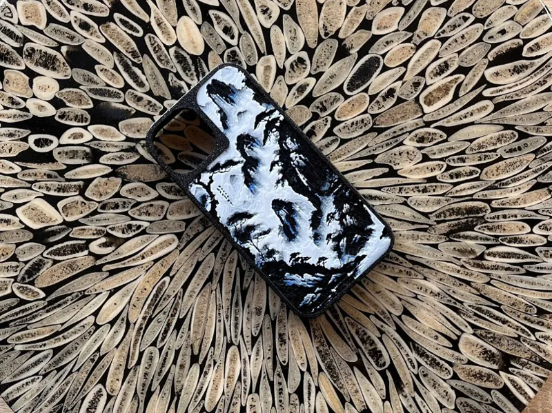 Cover iPhone 13/14 “Ink Mountains”