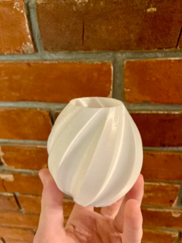 Vase spirale torsadé