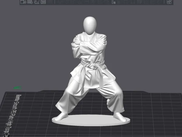 Figurine d'homme en kimono blanc façon karaté