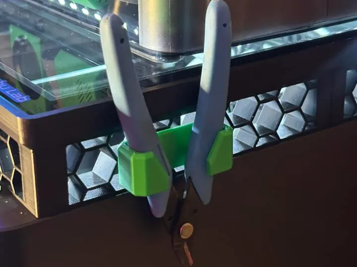 RISER CUTTER HOLDER