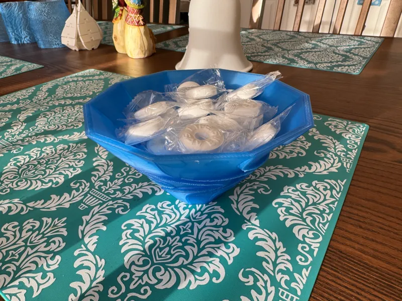 Twisted Candy Bowl