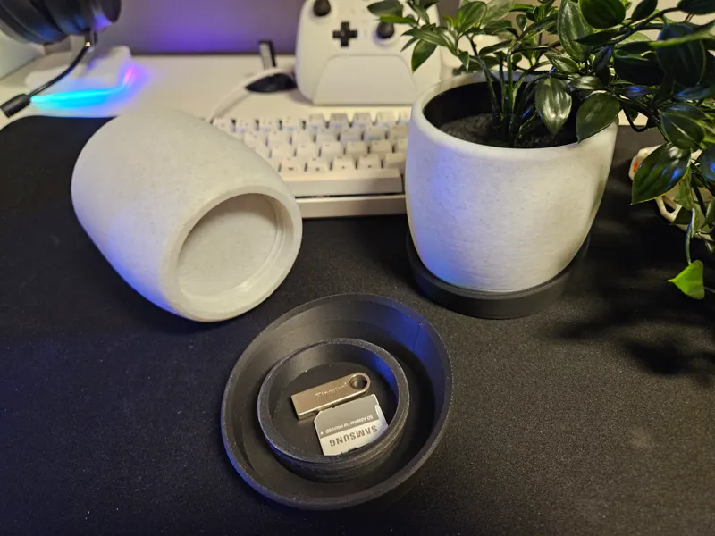 Pot with hidden stash for IKEA Fejka