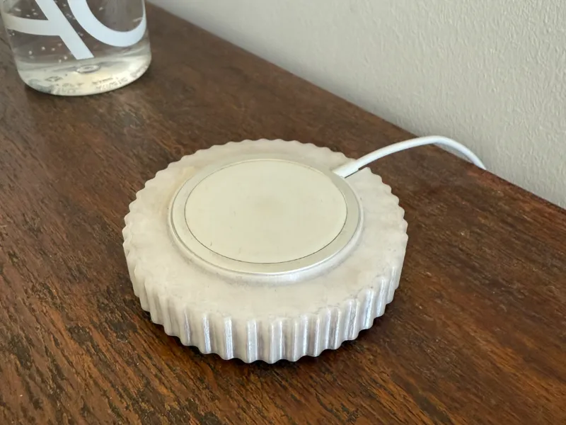 Weighted magsafe stand