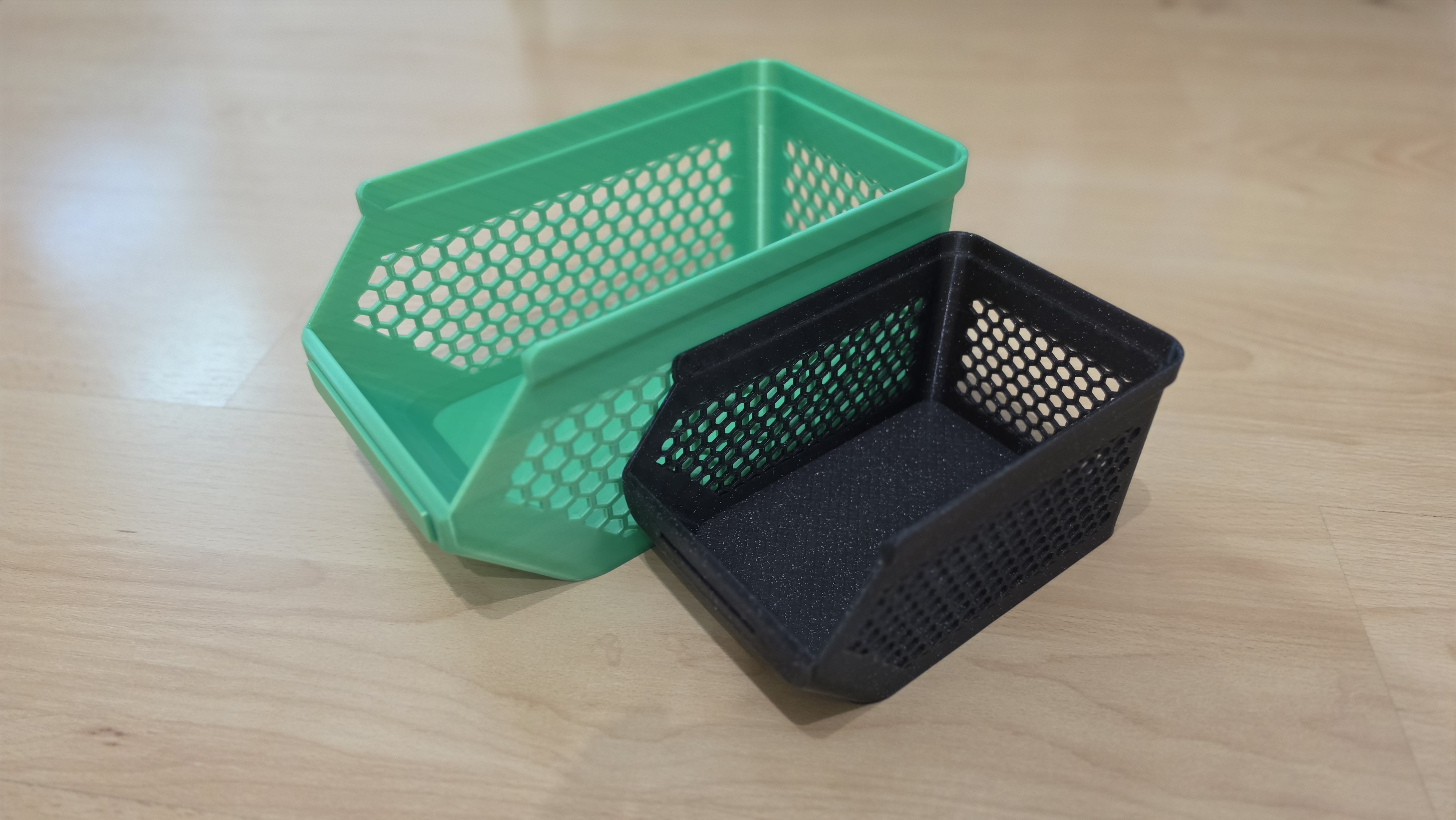 Miniatura 6 do modelo 3D 115x175mm Stacking Observe & Grab Containers - Hex