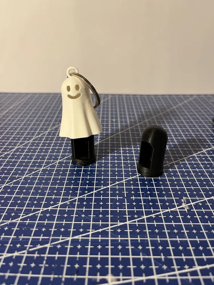 Halloween ghost keychain (With hidden storage!) - Free 3D Print Model ...