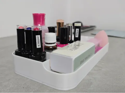 Simple nail polish organizer