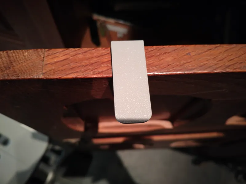 Simple closet door handle