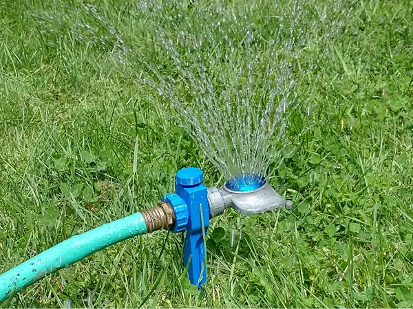 Piquet stabilisateur d'arroseur