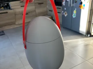 Oeuf panier pour la chasse aux oeufs de Pâques
