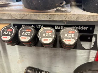 Bosch 12V battery holder - No support