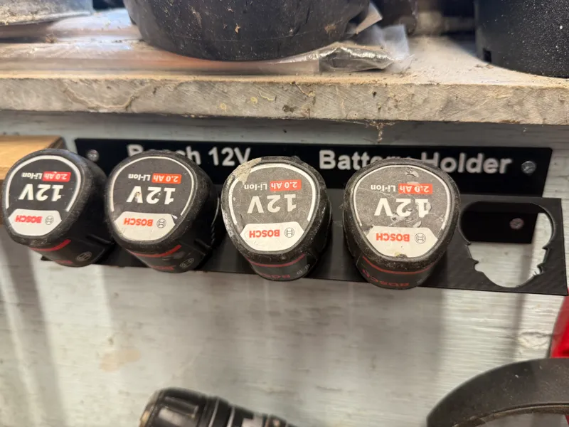 Bosch 12V battery holder - No support