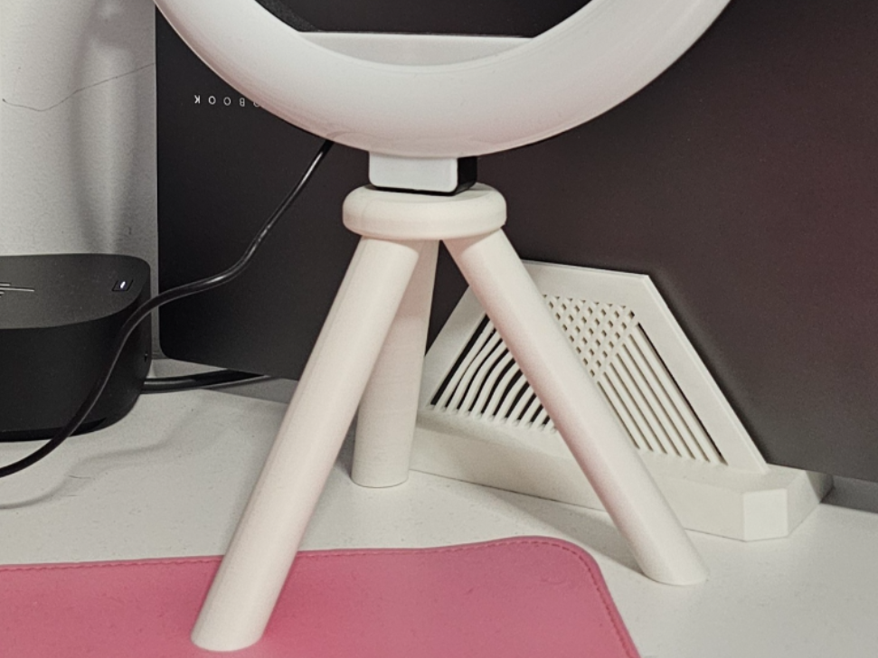 Ring Light Stand / Holder (~50g, 1-1.5h print)