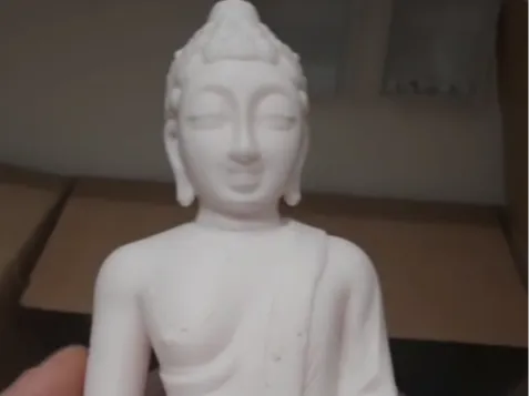 Buddha auf Podest