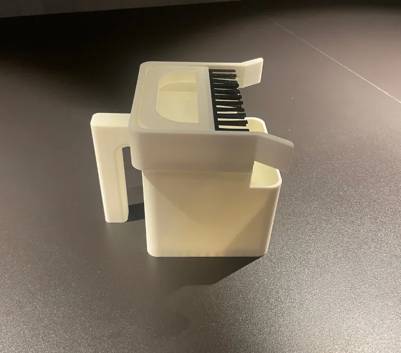 Trash can with a brush 
