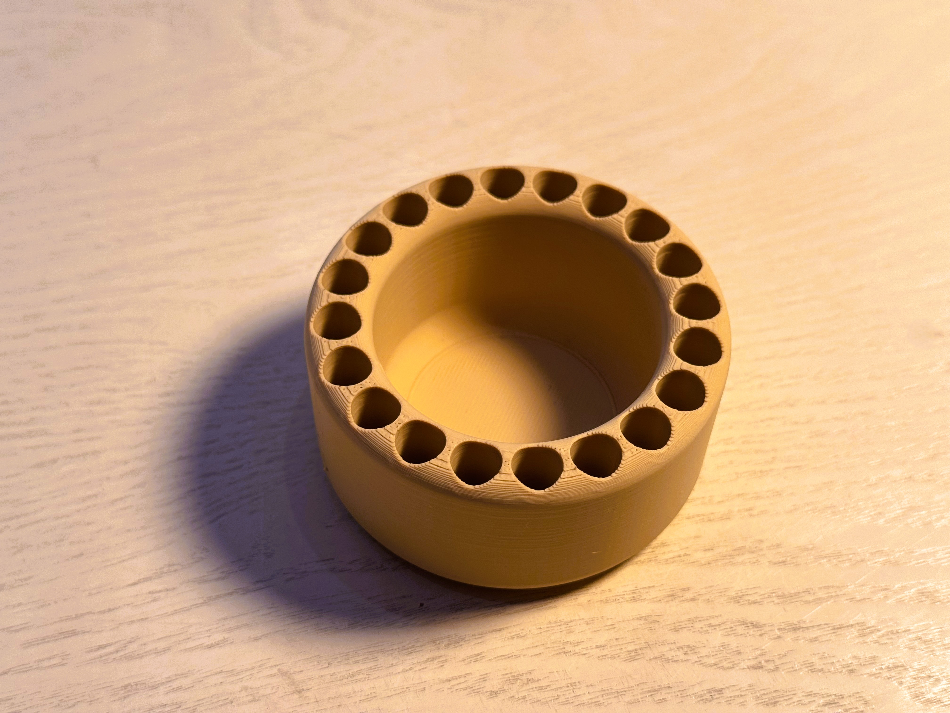 Miniatura 2 do modelo 3D 用笔做的笔筒