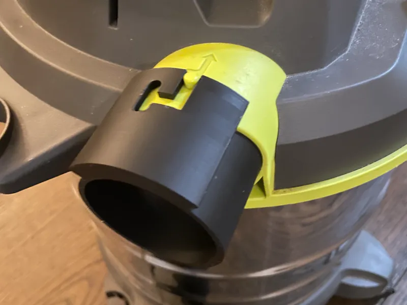 Shopvac adapter with locking slots